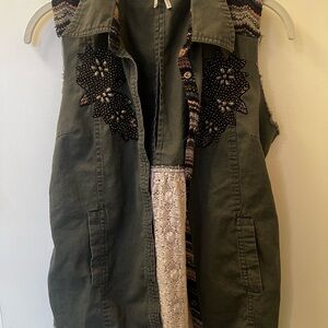 Gimmicks by BKE vest size small